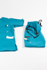 SCRUB REVOLT JOGGER ANTIFLUIDOS COLECCIÓN BOSQUE