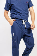 SCRUB REVOLT JOGGER ANTIFLUIDOS COLECCIÓN BÁSICOS