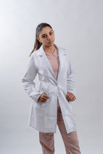 BATA DE MÉDICO DAMA CON CUELLO REPELENTE A LÍQUIDOS