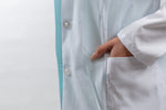 BATA DE MÉDICO DAMA CON CUELLO REPELENTE A LÍQUIDOS