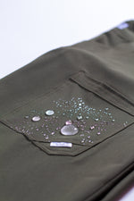 SCRUB REVOLT JOGGER ANTIFLUIDOS COLECCIÓN BOSQUE