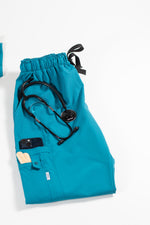 SCRUB REVOLT JOGGER ANTIFLUIDOS COLECCIÓN BOSQUE